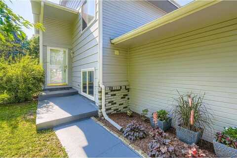 8905 Magnolia Lane N, Maple Grove, MN 55369