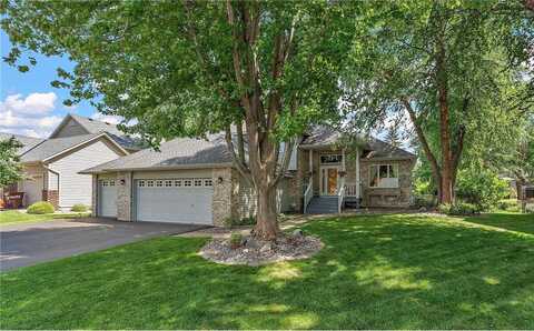 7807 21st Street N, Oakdale, MN 55128