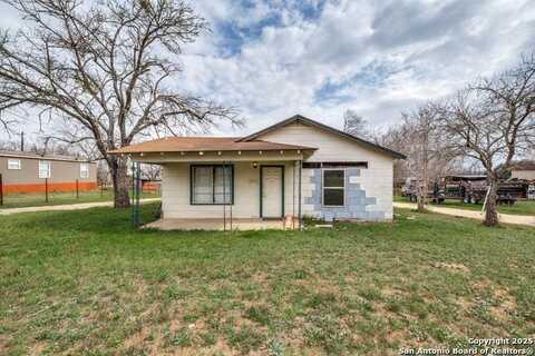 914 Trail, Floresville, TX 78114
