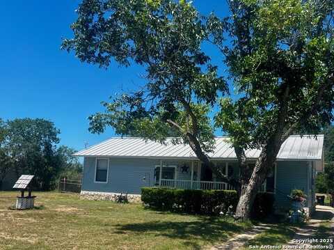 110 Renfro, Devine, TX 78016