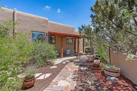 125 Chamiso, Santa Fe, NM 87505