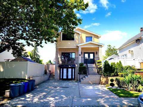 190 Manhattan Street, Staten Island, NY 10307