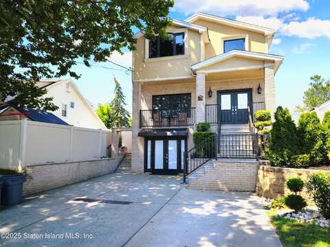 190 Manhattan Street, Staten Island, NY 10307