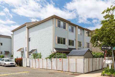 16 Wirt Lane, Staten Island, NY 10309