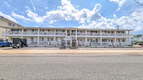130 N Adams Ave, Margate City, NJ 08402