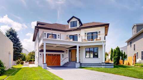 31 Seaside Ct, Margate City, NJ 08402