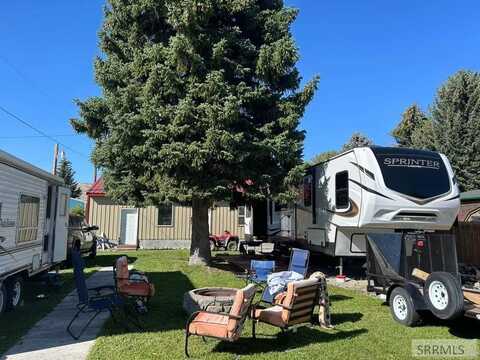 207 W College Street, Mackay, ID 83251