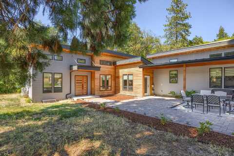 4235 Highland Avenue, Grants Pass, OR 97526