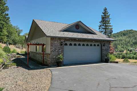 24 Quail Run Drive, Shady Cove, OR 97539