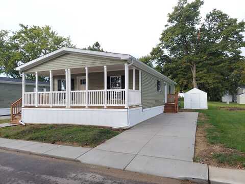 2223 Maclaren Dr, Highland, MI 48357