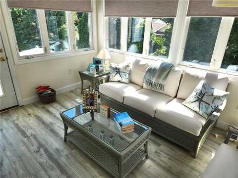 47 Treasure Road, Narragansett, RI 02882