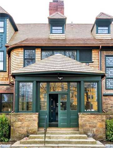 7 Red Cross Avenue, Newport, RI 02840
