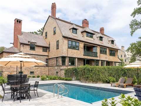 7 Red Cross Avenue, Newport, RI 02840