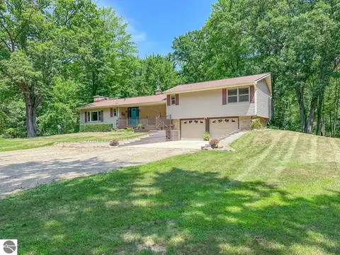 4140 W McNally Road, Coleman, MI 48618