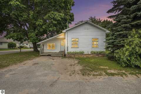 7424 Third Street, Beulah, MI 49617