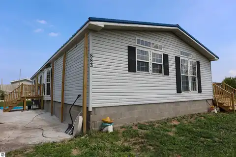 883 Crestwood, Traverse City, MI 49686