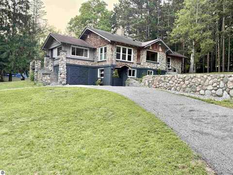 925 Beech Street, Frankfort, MI 49635