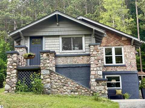 925 Beech Street, Frankfort, MI 49635