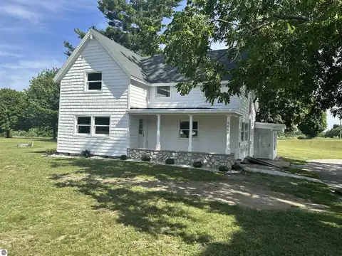 8660 N Long Lake Road, Traverse City, MI 49685
