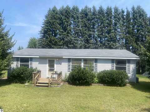1148 Memory Lane, Frankfort, MI 49635