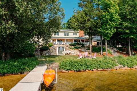 477 Bradfield Lane, Traverse City, MI 49685