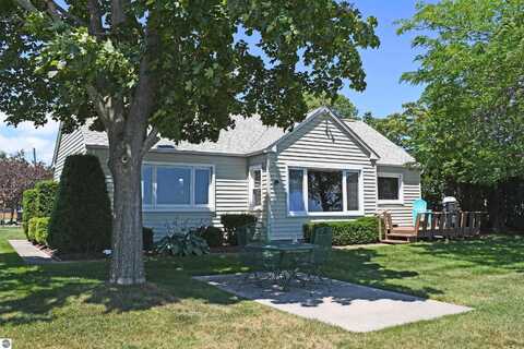 1105 Bay Drive, Tawas City, MI 48763