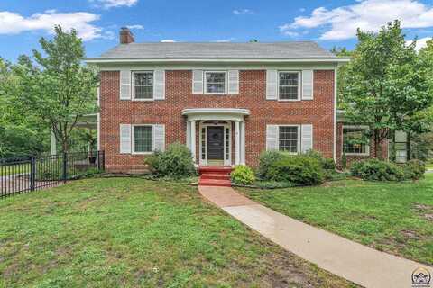 2410 SW Sunset CT, Topeka, KS 66604