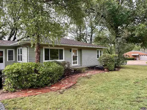 1034 SW Crest DR, Topeka, KS 66604