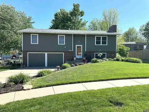6541 SW 26th CT, Topeka, KS 66614