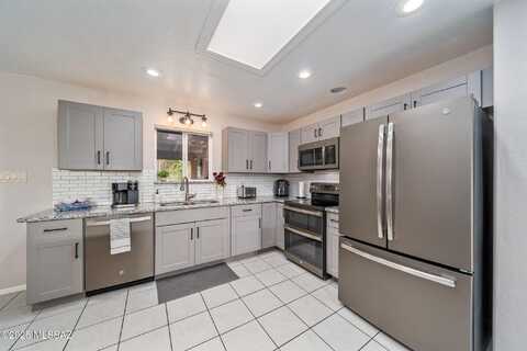 2201 E La Madera Drive, Tucson, AZ 85719