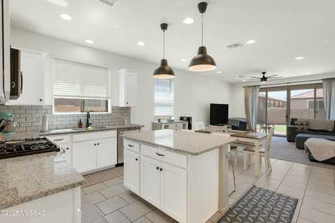 6548 E Via Arroyo Largo, Tucson, AZ 85756