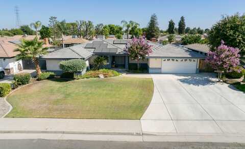 7946 Debbs Avenue, Bakersfield, CA 93308