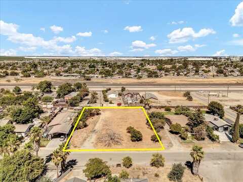 30688 Kame Drive, Goshen, CA 93291