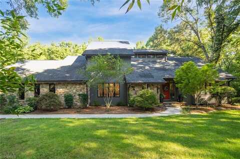 8205 Crows Nest Lane, Greensboro, NC 27455