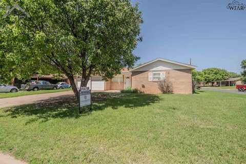 1100 W CORNELIA AVENUE, Iowa Park, TX 76367