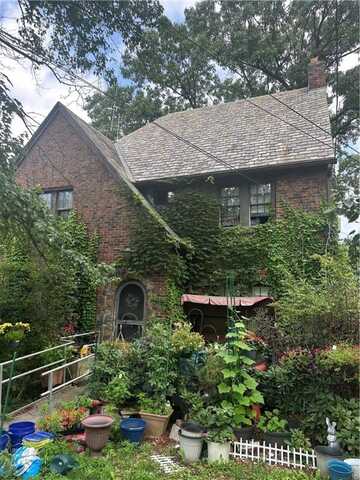 16 Sceneridge Avenue, Brentwood, PA 15227