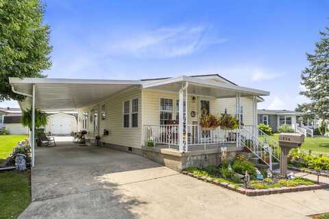 136 S South Point Drive, Fairborn, OH 45324