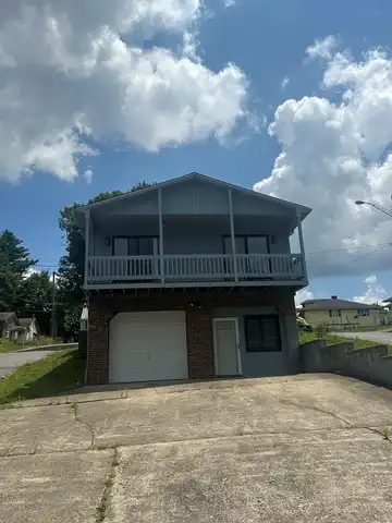105 1/2 Laurel Terrace, BECKLEY, WV 25801