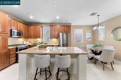 2201 Tsushima St, Hercules, CA 94547