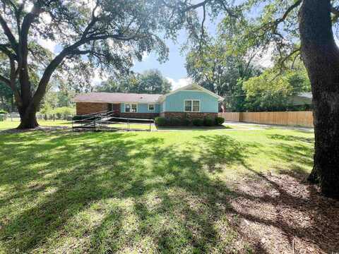 1332 Fulton Ave., Kingstree, SC 29556