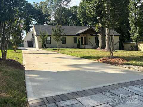 1118 Crestbrook Drive, Charlotte, NC 28211