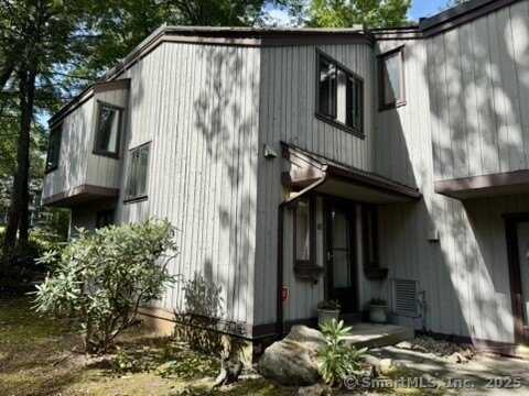 4 Earls Court, Farmington, CT 06032