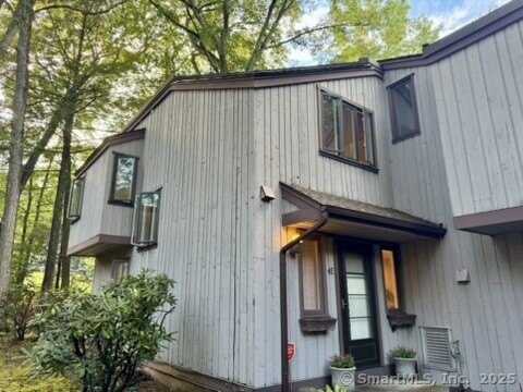 4 Earls Court, Farmington, CT 06032
