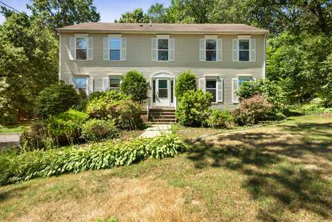 15 Blue Ridge Lane, North Haven, CT 06473