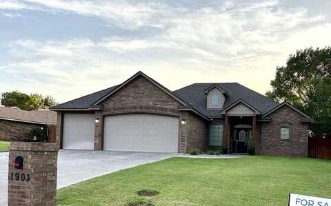 1903 Meadowlake, Woodward, OK 73801