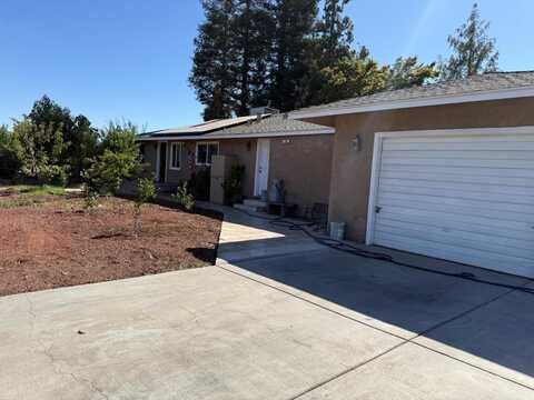 100 Granada Drive N, Madera, CA 93637