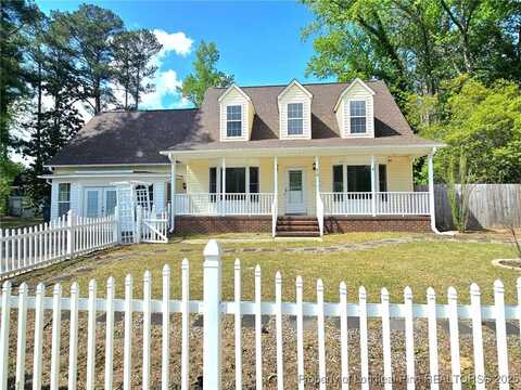 610 W 6th Avenue, Raeford, NC 28376