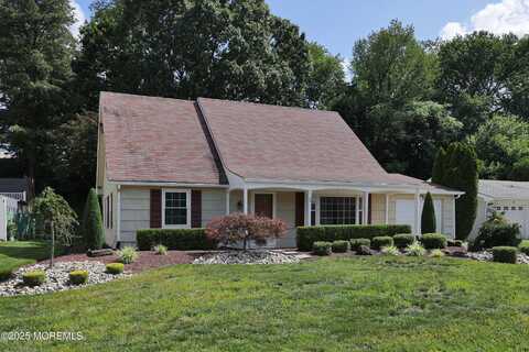 30 Oxford Lane, Aberdeen, NJ 07747