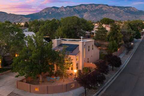 8400 MANUEL CIA Place NE, Albuquerque, NM 87122