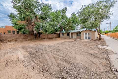 2500 CIMINO Road NW, Albuquerque, NM 87107